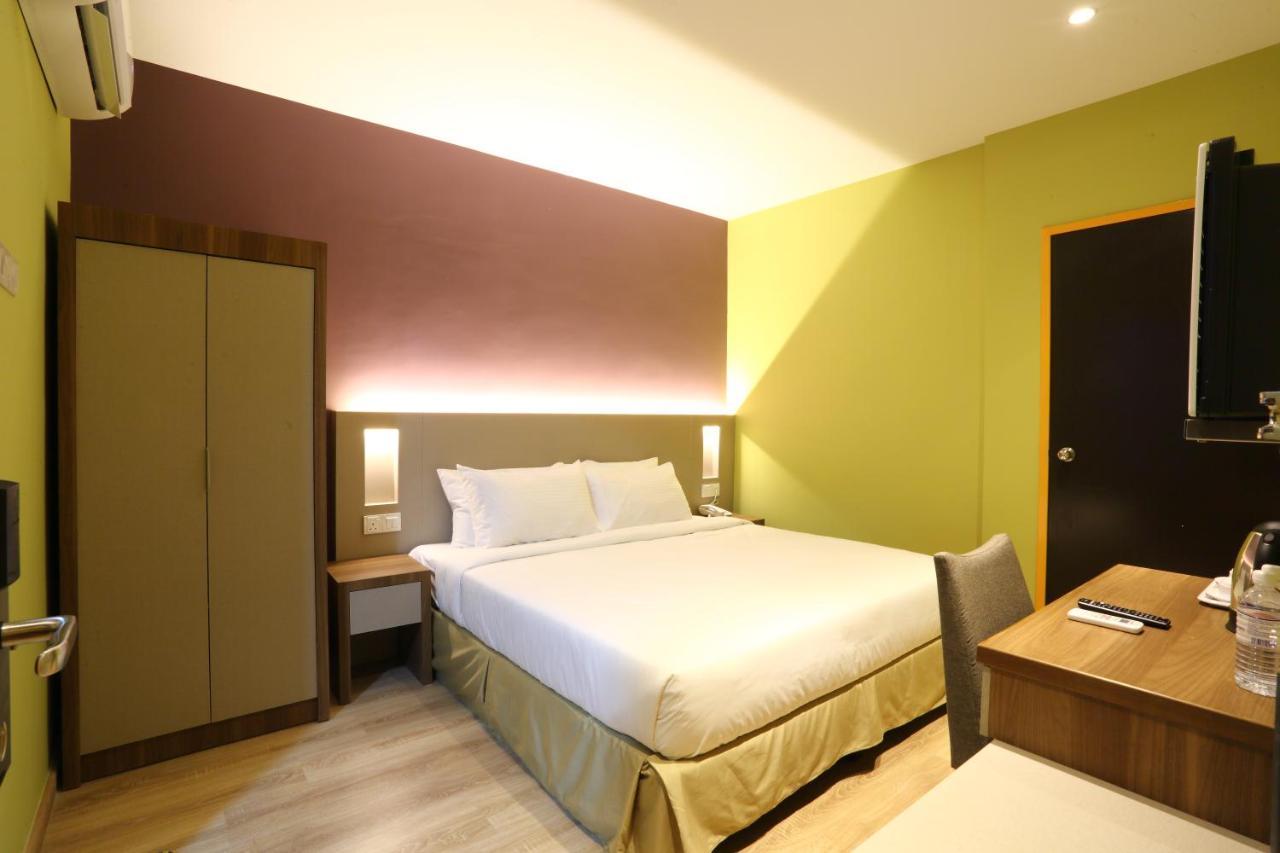 Capital O 9010 Yee Hotel Johor Bahru Exterior photo